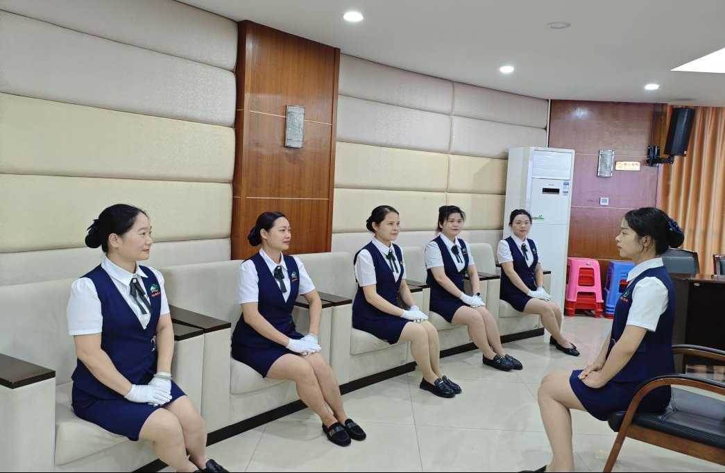 港北區(qū)直屬機(jī)關(guān)后勤服務(wù)中心會(huì)務(wù)股開(kāi)展會(huì)務(wù)禮儀與婚姻介紹服務(wù)專題培訓(xùn)